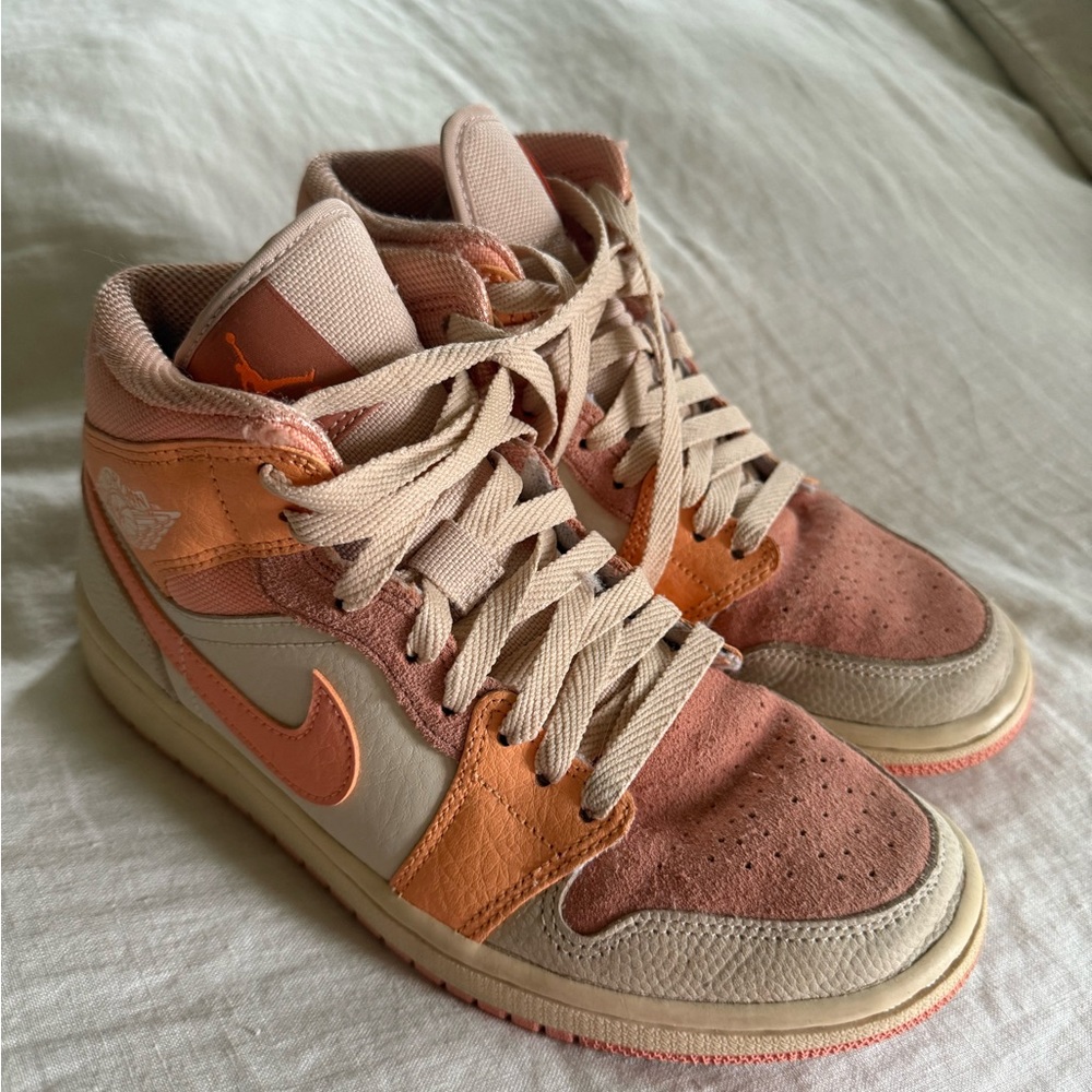 Nike Air Jordan 1 Mid 'Apricot'
